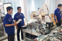 メカトロ教育機器導入実績ベトナム　新興技術研究所のメカトロニクス